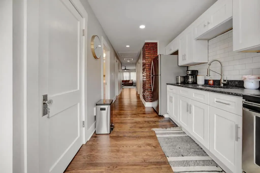 Feriehus Lavish Flat W King Bed In Near Dt Food & Shops Villa Louisville