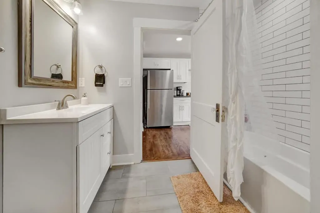 Lavish Flat W King Bed In Near Dt Food & Shops Villa Louisville 0*,  Amerikai Egyesült Államok